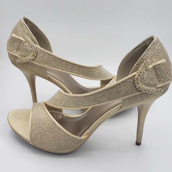 le chateau Shoes - Le Chateau,  Gold, Size 9, 4 inch heels 👠